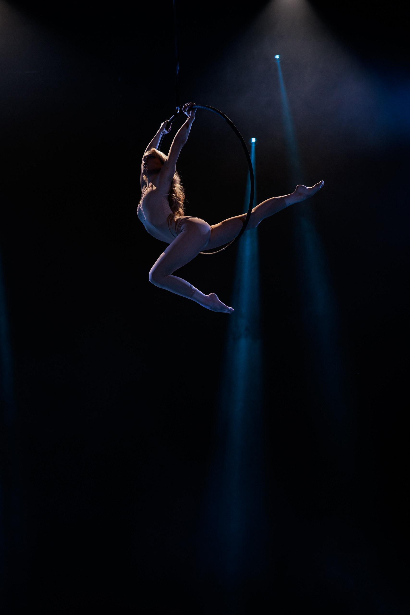 Olena Dolynska, Aro aéreo y esfera de agua