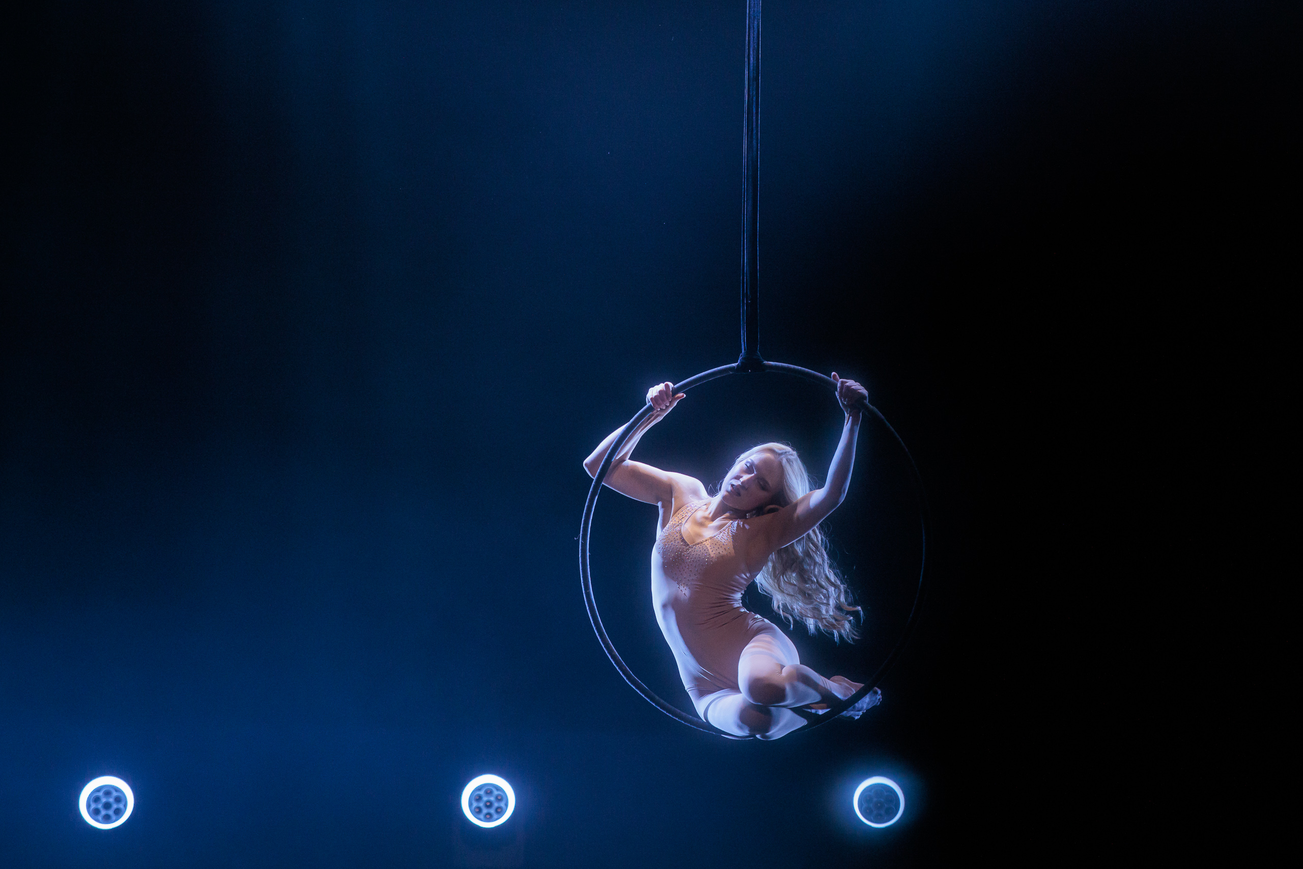 Olena Dolynska, Aro aéreo y esfera de agua